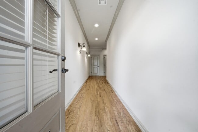 Building Photo - 1333 E 41st Pl