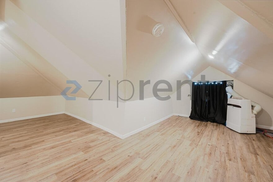 Building Photo - 593 W 1020 S