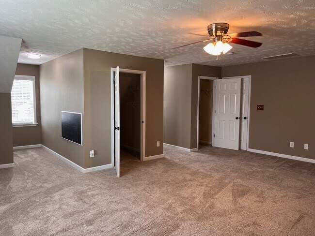 Building Photo - Avail NOW'n ROCK CREEK!