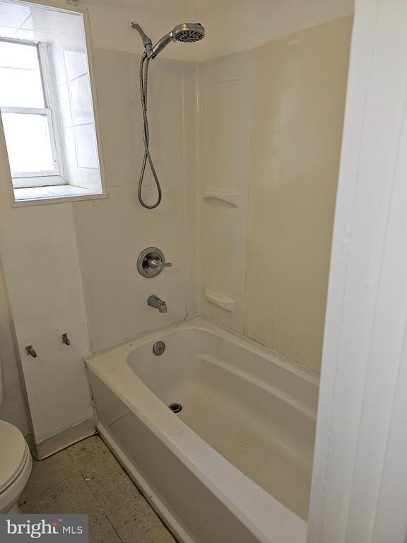 Building Photo - 43 E Silver St