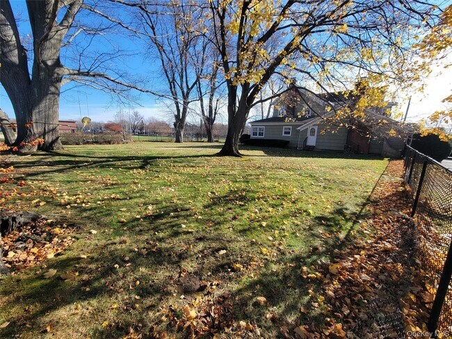 Building Photo - 475 Route 25a Unit UNIT B