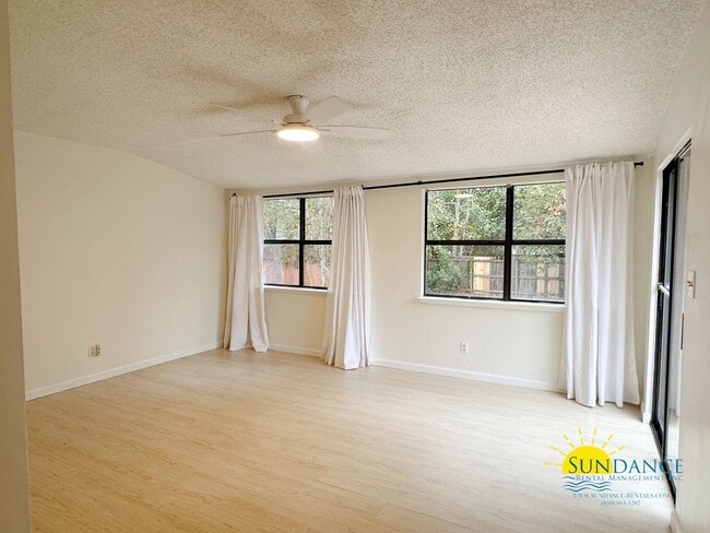 Building Photo - Updated 4 Bedroom Home in Navarre