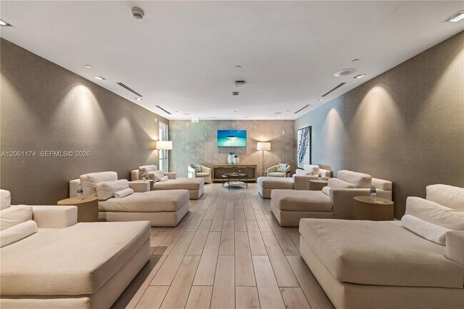 Building Photo - 16051 Collins Ave