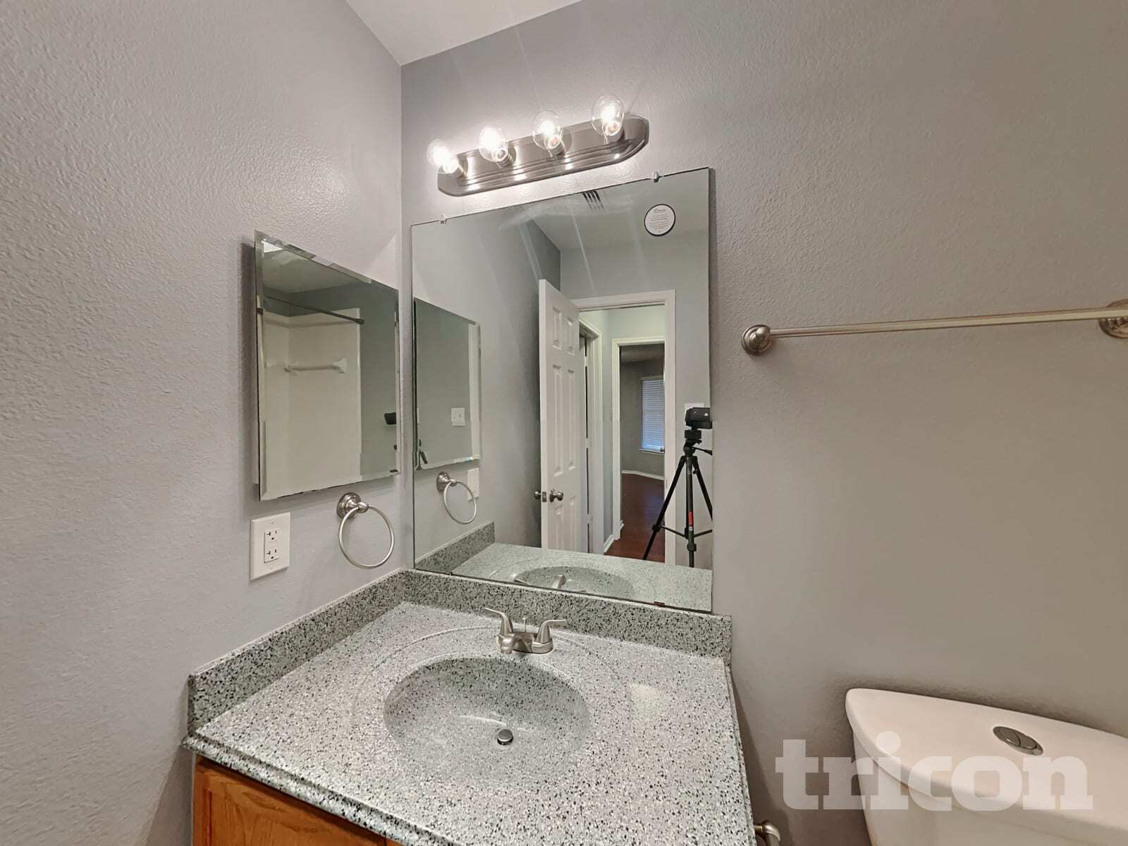 Building Photo - 2057 Wildwood Dr