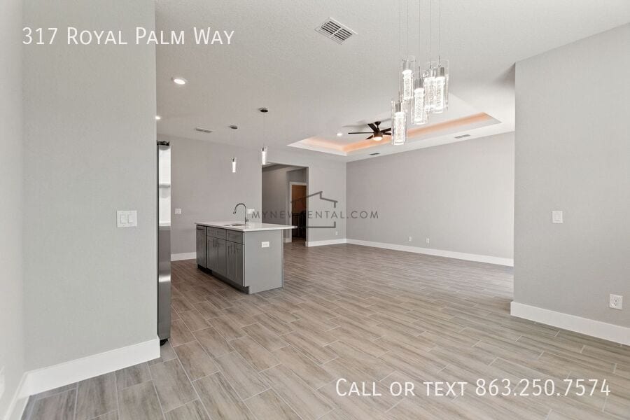 Building Photo - 317 Royal Palm Wy