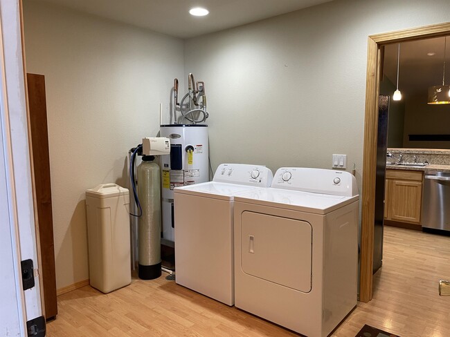 Building Photo - 114 Jackson Peak Dr