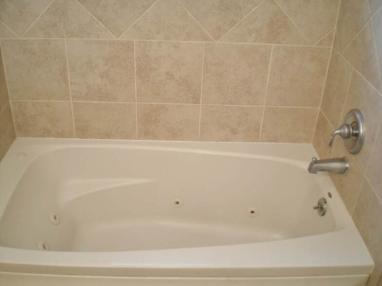 Building Photo - 6100 S Woodlawn Ave