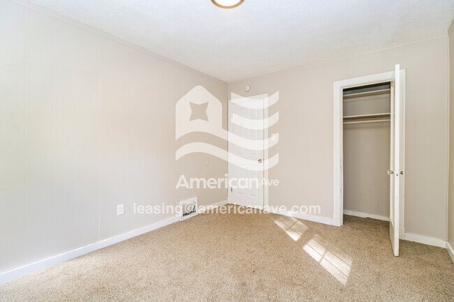 Building Photo - 1018 Northdale Ave