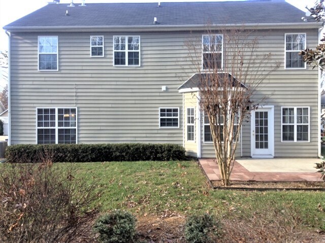 Building Photo - 8244 Chatham Oaks Dr