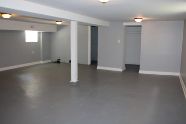 Building Photo - 1625 S 60th Ct