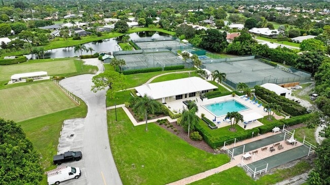 Building Photo - 3271 SE Court Dr