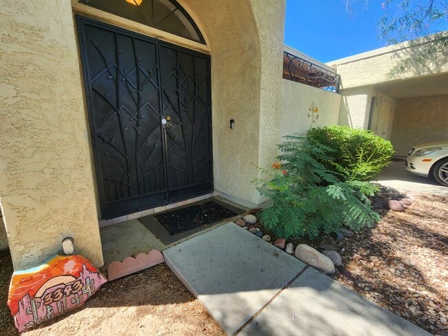 Building Photo - Turn-Key Midtown Oasis: Fully Furnished 3Bed/2Bath Townhome w/Private Yard - Available Now!