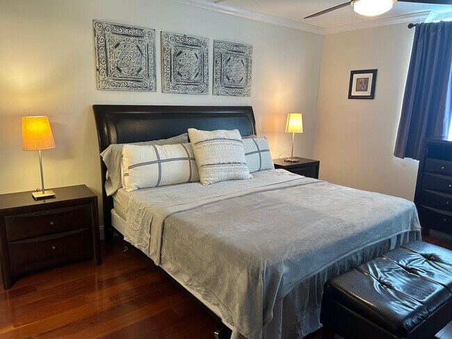 Building Photo - 301 Lake Shore Dr