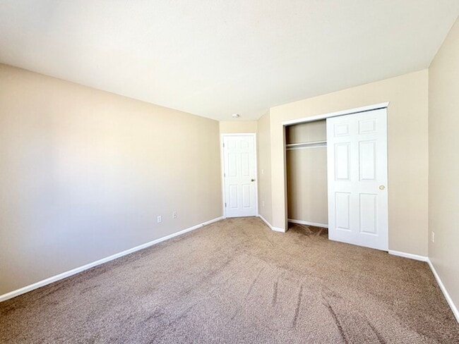 Building Photo - Westbury Farms 1-Bedroom