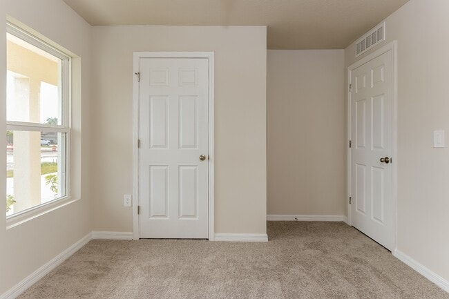 Building Photo - 1831 SE Airoso Blvd