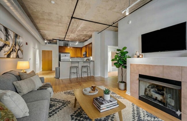 Building Photo - 520 S State St