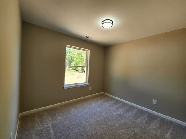 Building Photo - Lillie B Townhomes