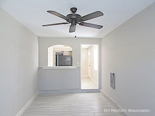 Building Photo - 405 S 15th St