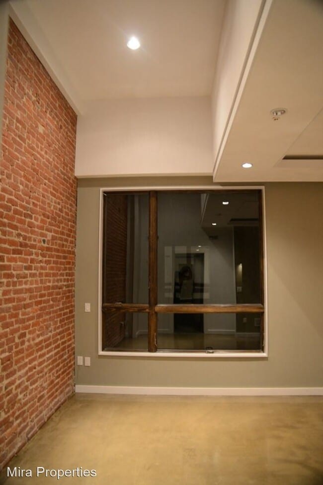 Building Photo - 1533 Chestnut St