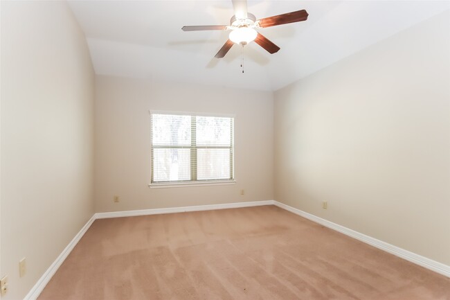 Building Photo - 2046 Lost Pine Ct