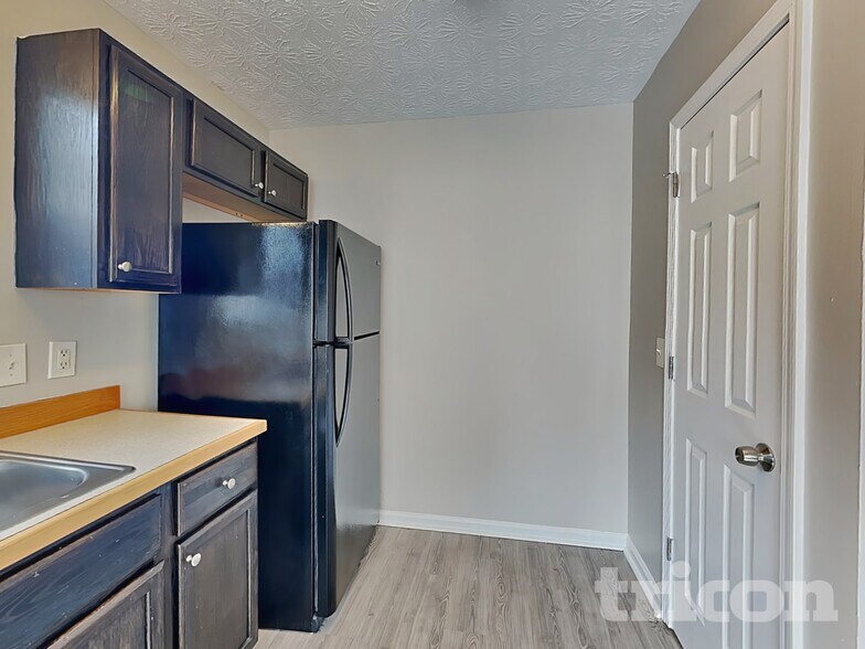 Building Photo - 160 Brighton Dr