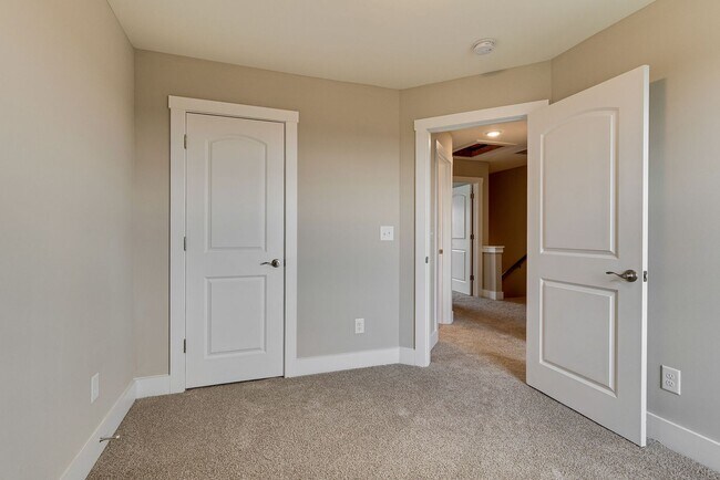 Building Photo - Townhome in Goodlettsville, Only 12 miles ...