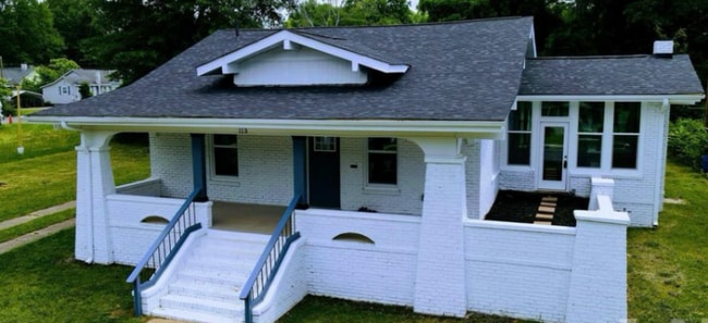 Building Photo - 113 Brawley St