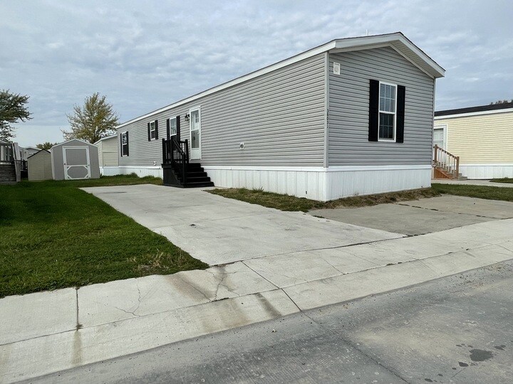 Building Photo - 38031 Leverette Ave