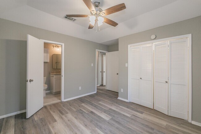 Building Photo - COMING SOON! FULLY REMODELED 2 bedroom, 2 ...