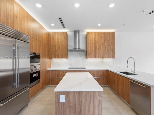 Building Photo - 19701 NE 16th Pl