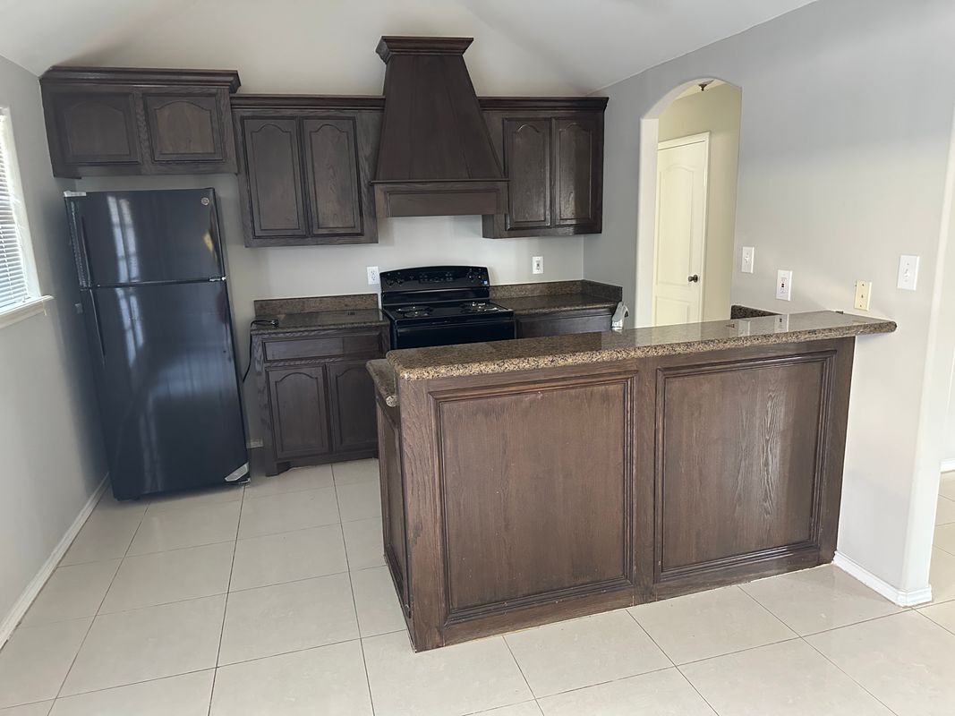 Building Photo - 720 S Logan Dr