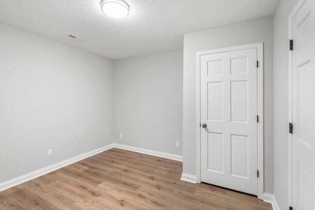 Building Photo - NEW 1720-1722-1724-1726 N Chapman Lane