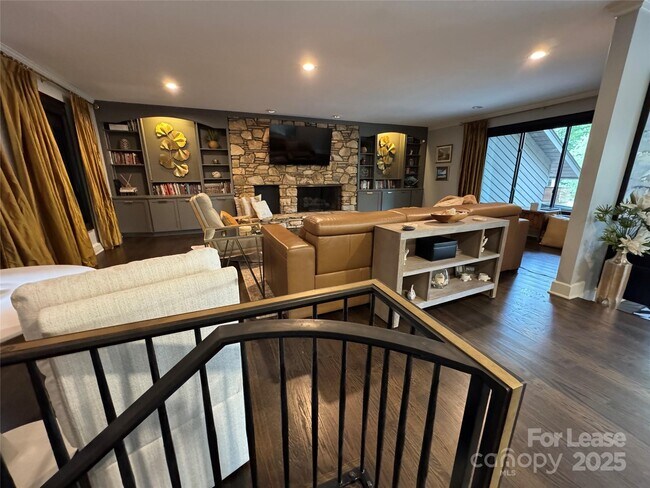 Building Photo - 210 Hargett Ct