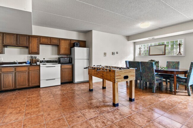 Building Photo - 110 Green Bay Rd