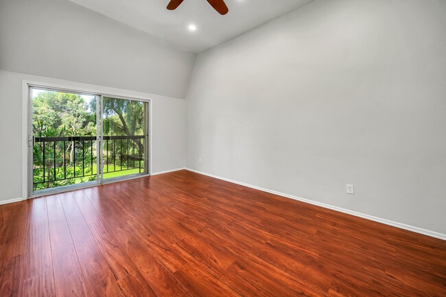 Building Photo - 11260 Overland Ave