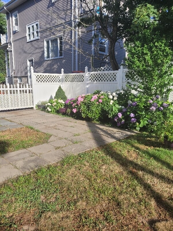 Building Photo - 107 Ash St