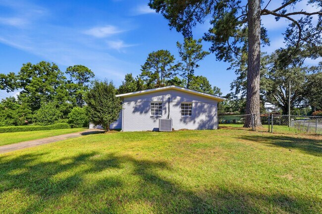 Building Photo - Corner Lot in Phenix City!