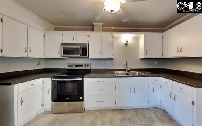 Building Photo - 601 Riverhill Cir