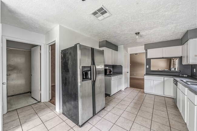 Building Photo - 13139 Birch Grove Dr