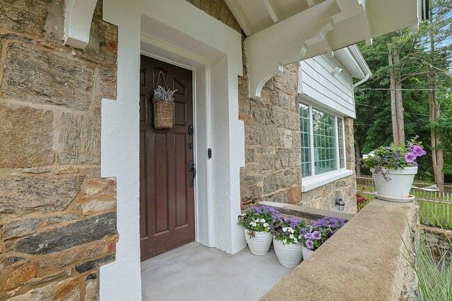 Building Photo - 46 Griffen Ave
