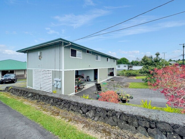 Building Photo - 2 BD 1BA Home on Iwalani Street