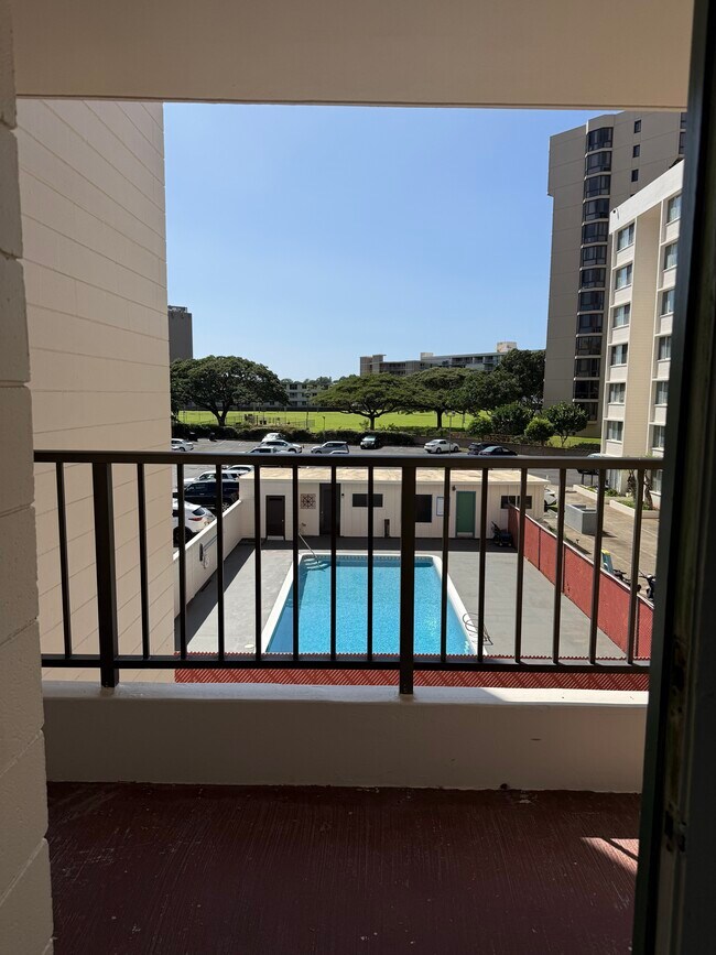 Building Photo - Likini West