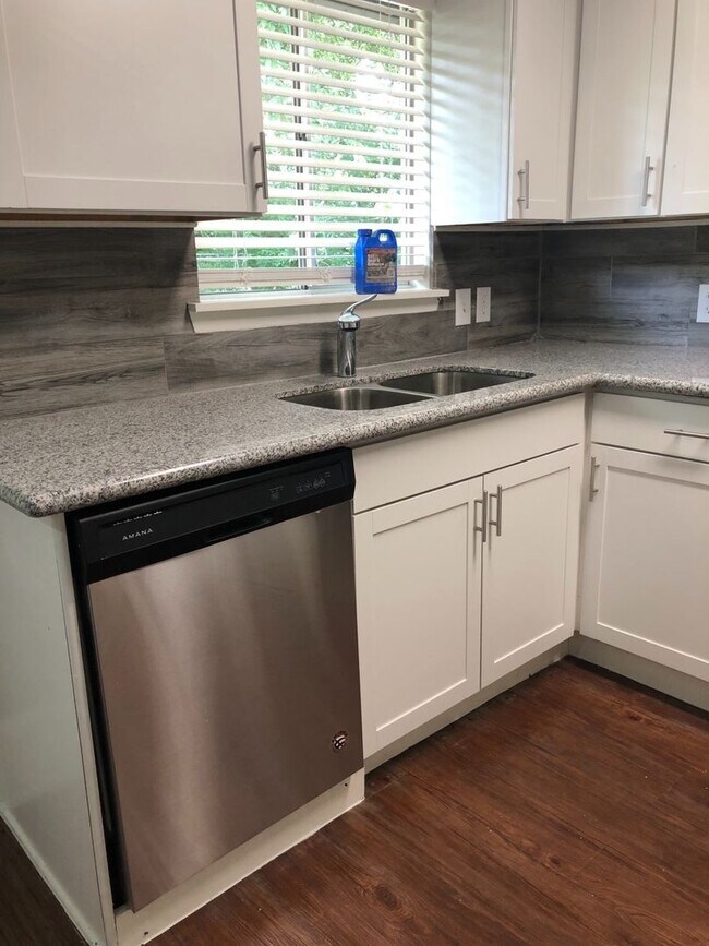 Building Photo - 540 Southtrail Dr