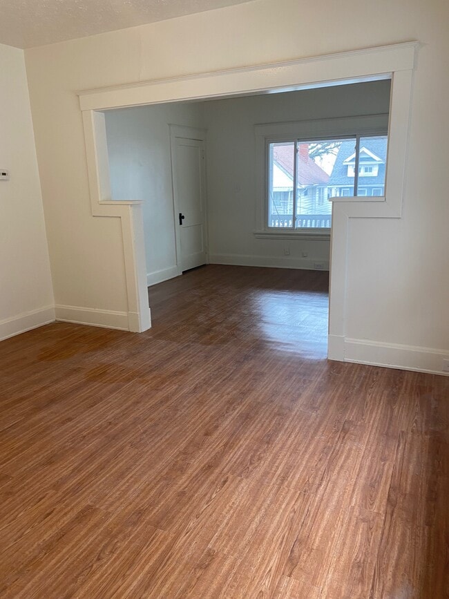 Building Photo - 1629 Grantwood Ave