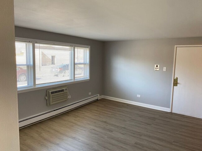 Building Photo - Charming 1-Bedroom, 1-Bathroom Apartment f...