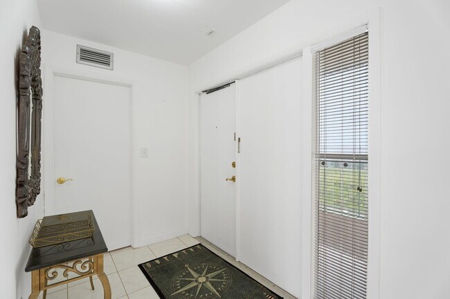 Building Photo - 9900 S Ocean Dr