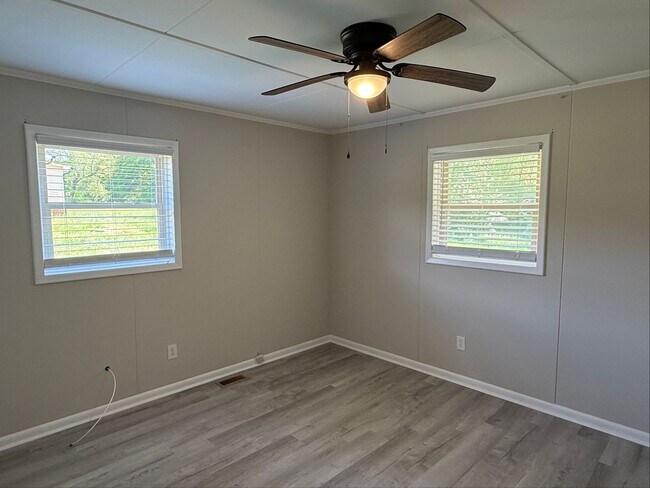 Building Photo - 1771 River Rd