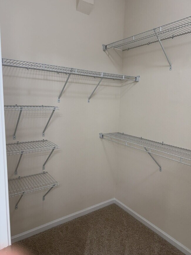 Building Photo - For Rent- Beautiful Home with 4 Bed, 2.5 Bath, PLUS a loft in Northside Jacksonville!