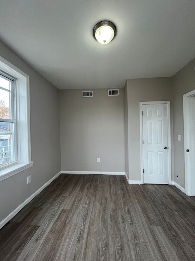 Building Photo - 489 Kennedy Blvd