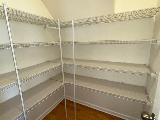 Building Photo - End-Unit Cornelius Townhome | 3BR + Flex Room | Fenced Courtyard | Near Birkdale & Greenway